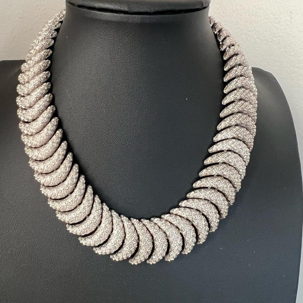 Vintage Monet 1950’s Silver Toned Collared Necklace D7